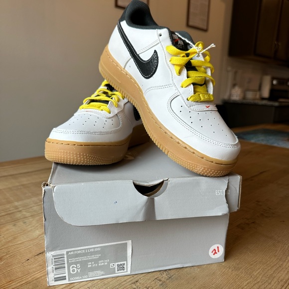 NEW Air Force 1 LV8’s - Picture 1 of 4